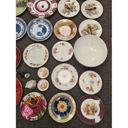 521 - Job Lot of ceramics to include decorative plates and crockery. Royal Worcester; Royal Doulton; Crown... 