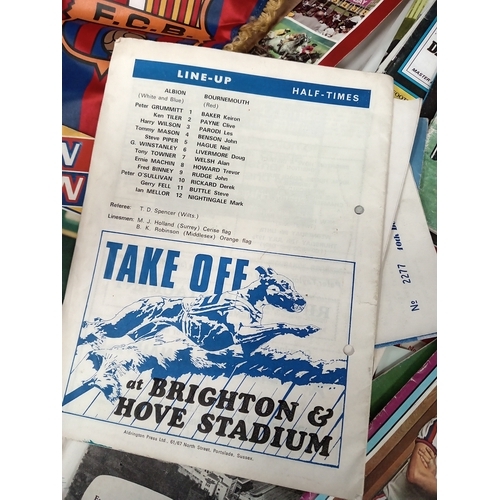 522 - Job lot of mainly football programmes includes Luton Town, Arsenal, Fulham,Barcelona, Manchester Cit... 