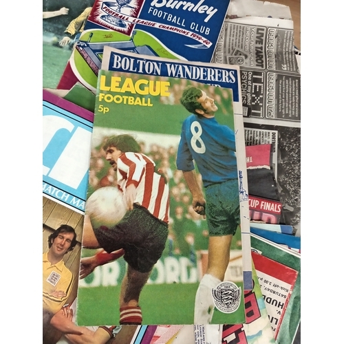 522 - Job lot of mainly football programmes includes Luton Town, Arsenal, Fulham,Barcelona, Manchester Cit... 