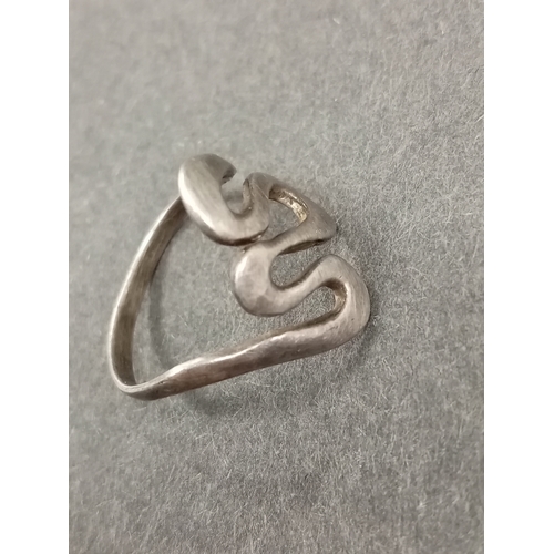 670 - 925 silver wavy ring size K