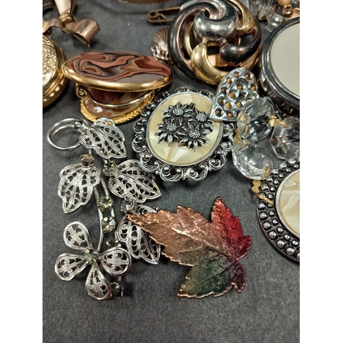 684 - Job lot of vintage costume jewellery includes scarf clips, gold colour locket brooch, bracelets and ... 