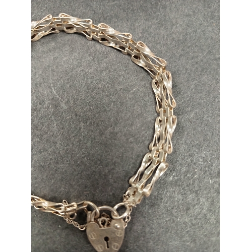 686 - Hallmarked Silver Gate bracelet 18cm