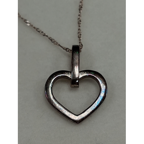 742 - 925 silver heart pendant on 925 silver chain L 46cm boxed