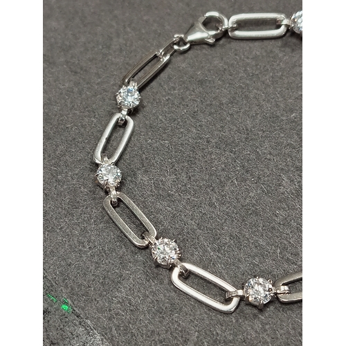 746 - 925 silver diamanté stone bracelet 18cm