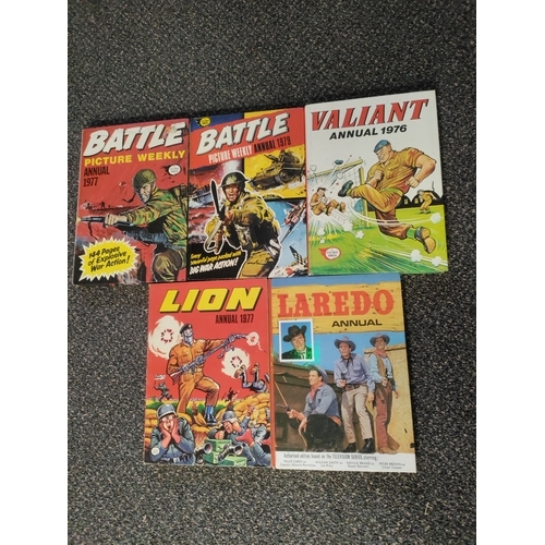 428 - A job lot of 1970s war annuals and a laredo annual