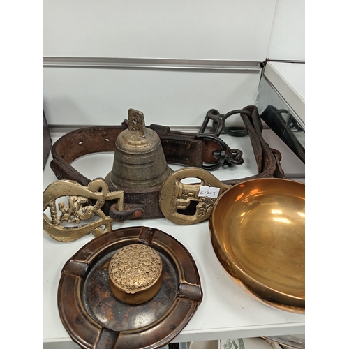 453 - Job lot of brass items includes a bell, bowl and horse brass