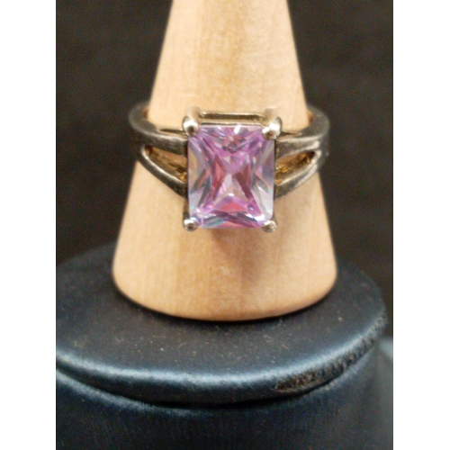 711 - 925 silver lilac square stone ring size P