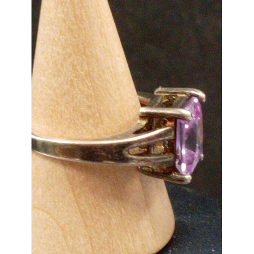 711 - 925 silver lilac square stone ring size P