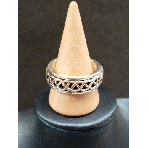 715 - 925 silver men's celtic fidget ring size V