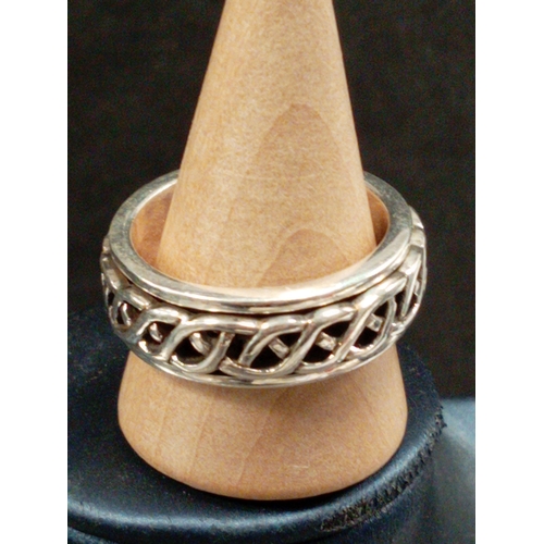 715 - 925 silver men's celtic fidget ring size V