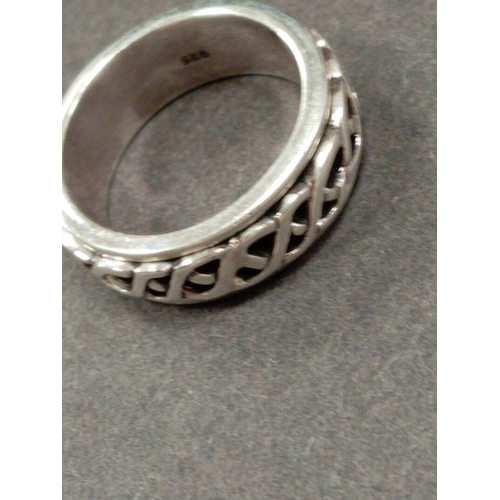 715 - 925 silver men's celtic fidget ring size V