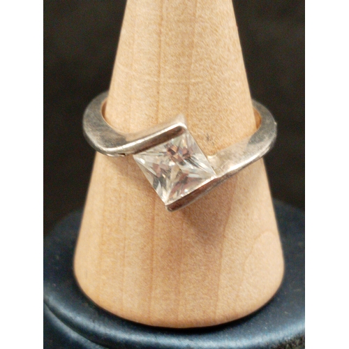 723 - 925 silver clear square stone ring size N