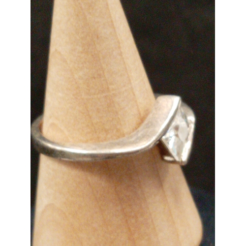 723 - 925 silver clear square stone ring size N