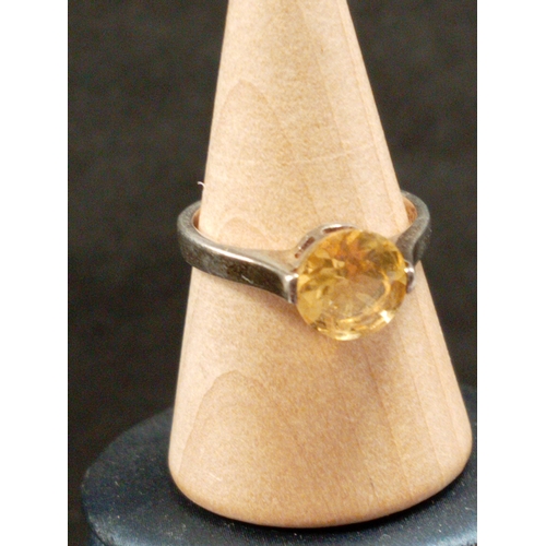 724 - 925 silver citrine colour stone ring size M