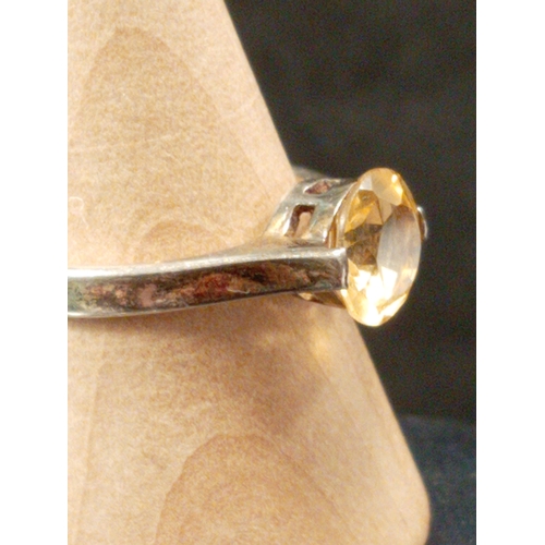 724 - 925 silver citrine colour stone ring size M