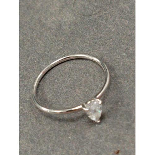 729 - 925 silver clear pear cut stone ring size N