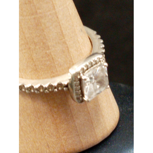 730 - 925 silver clear stone square detail ring size P