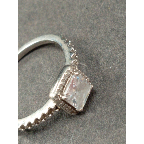 730 - 925 silver clear stone square detail ring size P