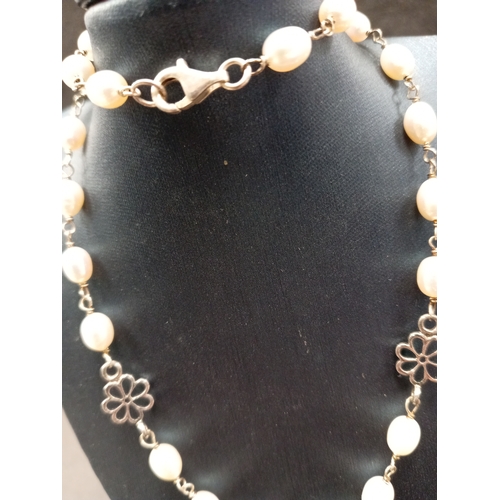 769 - 925 silver faux pearl and flower elegant necklace L 40cm boxed