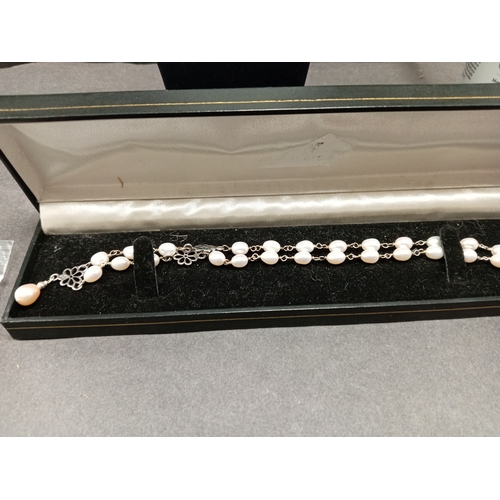 769 - 925 silver faux pearl and flower elegant necklace L 40cm boxed