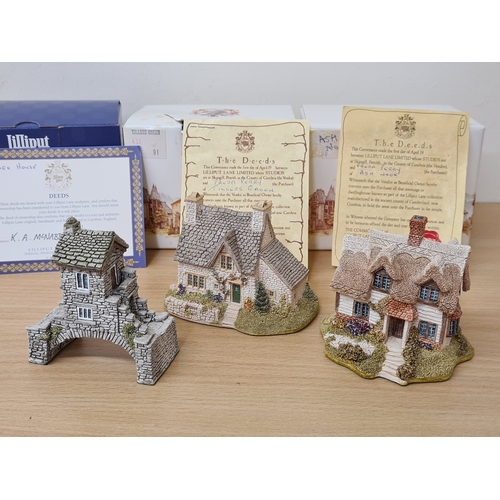 500 - Lilliput Lane British Miniature Models Collection, boxed with paperwork: Bridge House; Tillers Green... 