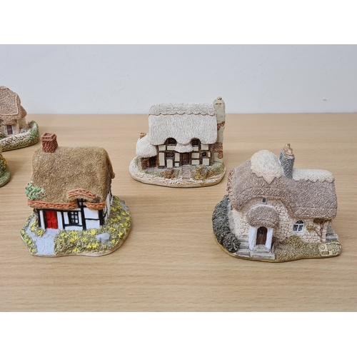 400 - Lilliput Lane British Miniature Models Collection, 6 loose items to include Clover Cottage; The Farr... 