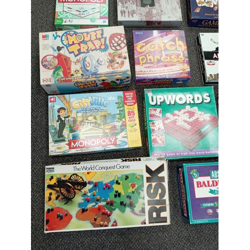 419 - Job lot of vintage board games to include Monopoly, Catch phrase, Mouse trap, Anti-Monopoly, Game of... 