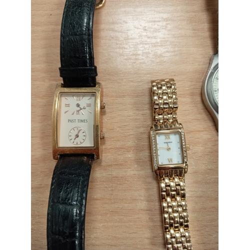 654 - Job lot of vintage watches includes Nurse's brooch watch, Lorus Disney watch, Lorus sports, Sekonda,... 