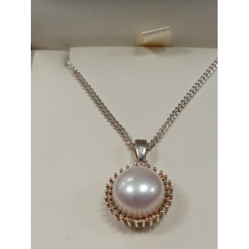 656 - 925 silver faux pearl and diamanté stone pendant on 925 silver chain L 44cm boxed