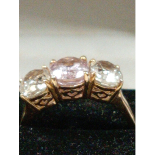 659 - 9ct gold Morgonite trio stone ring size S. Weight 3.97 grams