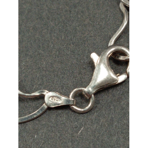 667 - 925 silver kidney shaped linked bracelet 18cm