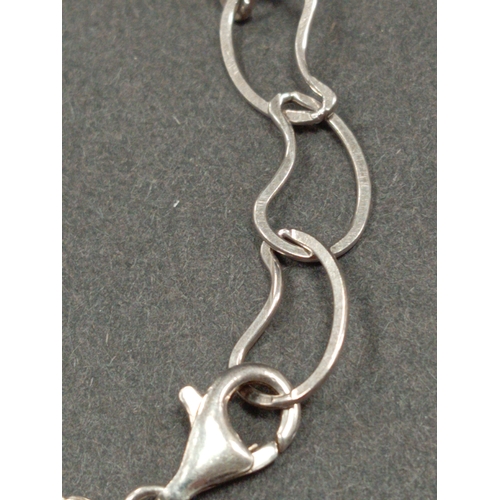 667 - 925 silver kidney shaped linked bracelet 18cm