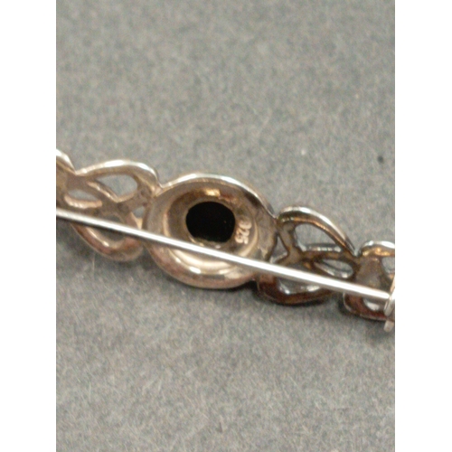 668 - 925 silver celtic and onyx stone bar brooch