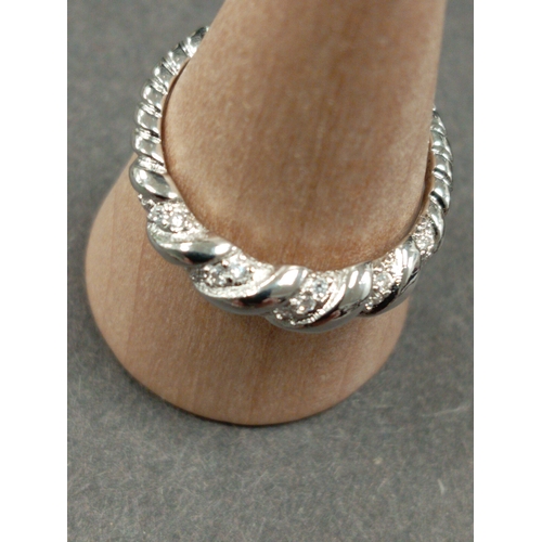 671 - 925 silver diamanté stone twist ring size N