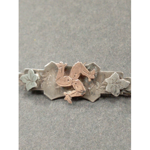 674 - Sterling silver Victorian Isle of Mann and leaf detail brooch