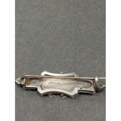 674 - Sterling silver Victorian Isle of Mann and leaf detail brooch