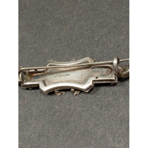 674 - Sterling silver Victorian Isle of Mann and leaf detail brooch