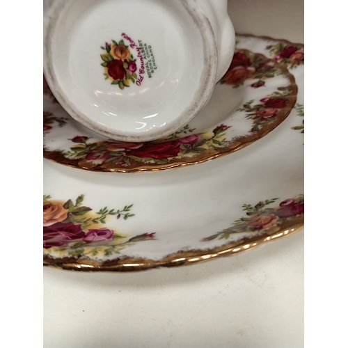 469 - Royal Albert Old country roses tea service Inc six cups, six saucers, sugar bowl, milk jug, teaspoon... 