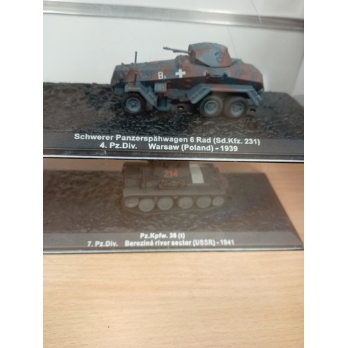 494 - Five combat collection Deagostini model die cast tanks in display cases 7cm x 17cm. Includes T-54, P... 