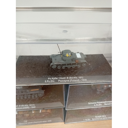 494 - Five combat collection Deagostini model die cast tanks in display cases 7cm x 17cm. Includes T-54, P... 