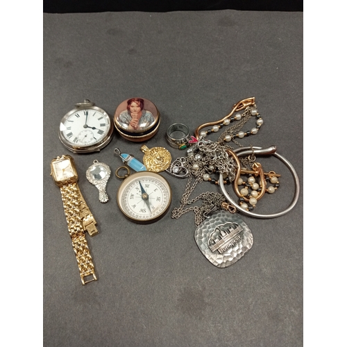 568 - Job lot of vintage costume jewellery and other items, includes compass, necklaces, bracelets, ring, ... 