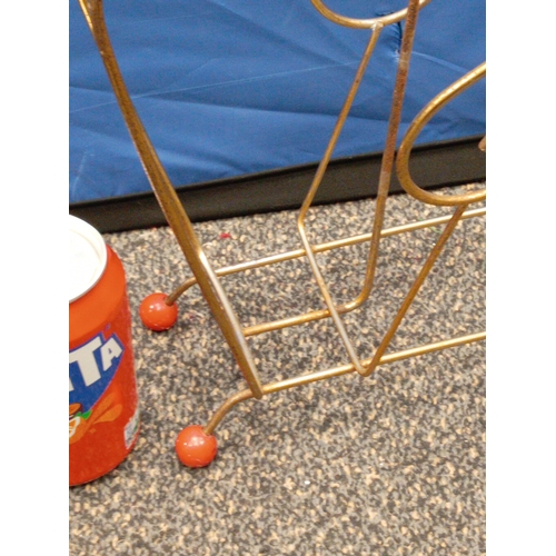 581 - Vintage sputnik feet magazine rack