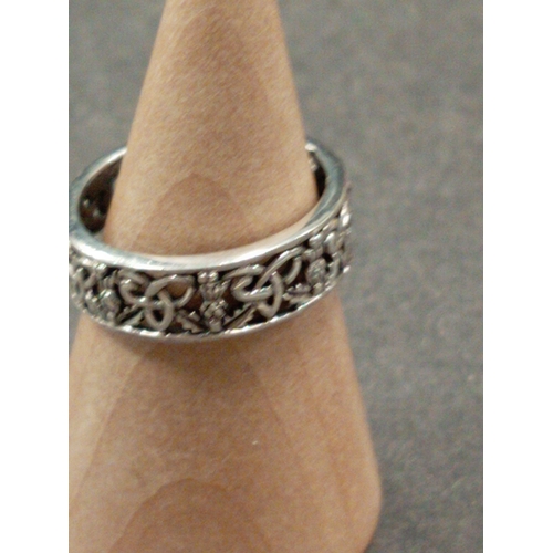 697 - 925 silver celtic thistle detail ring size J