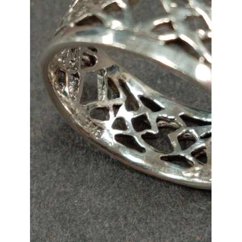 700 - 925 silver celtic band ring size P