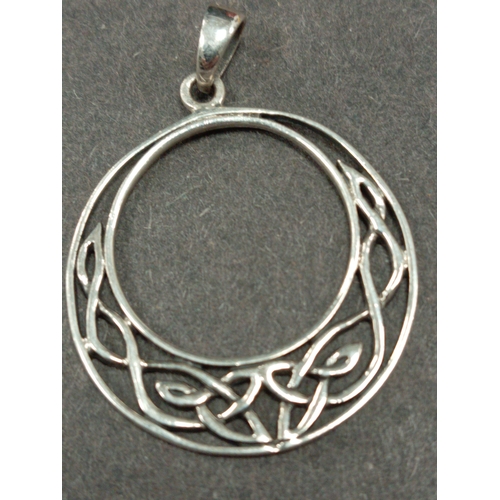 701 - 925 silver celtic pendant 3cm