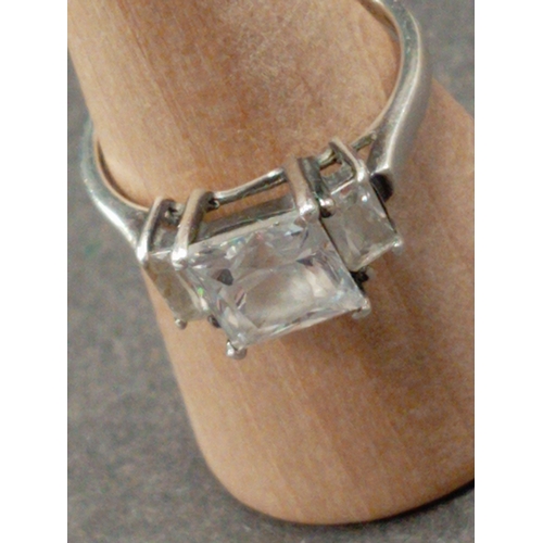 706 - 925 silver cubic zirconia stone ring size M