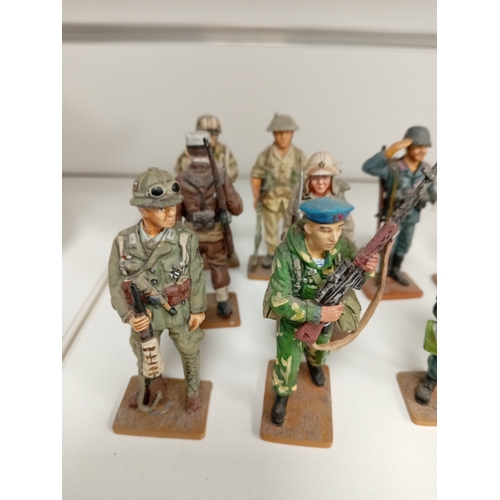 613 - Ten die cast delprado lead soldier figures with magazines includes machine gunner, Paratrooper, fiel... 