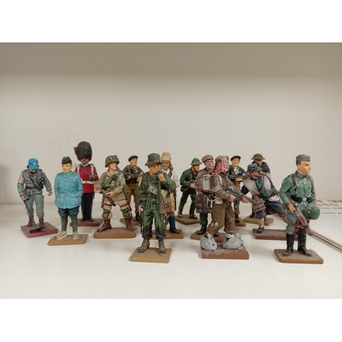 623 - Fourteen die cast delprado lead soldier figures, two with magazines the rest without includes soldie... 