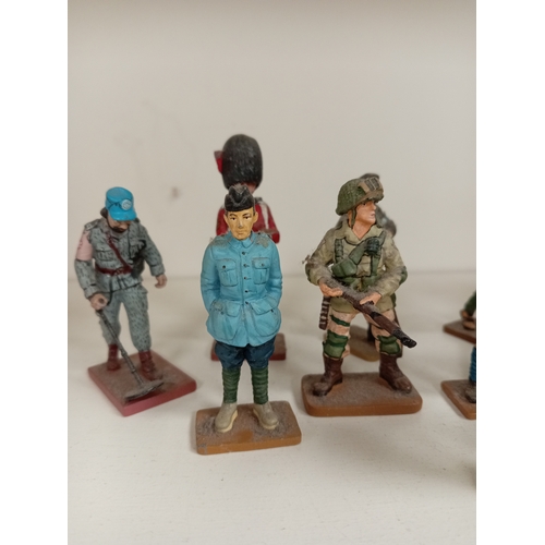 623 - Fourteen die cast delprado lead soldier figures, two with magazines the rest without includes soldie... 