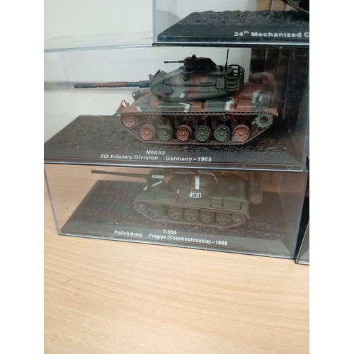 626 - Five combat collection Deagostini model die cast tanks in display cases 7cm x 17cm with magazines in... 